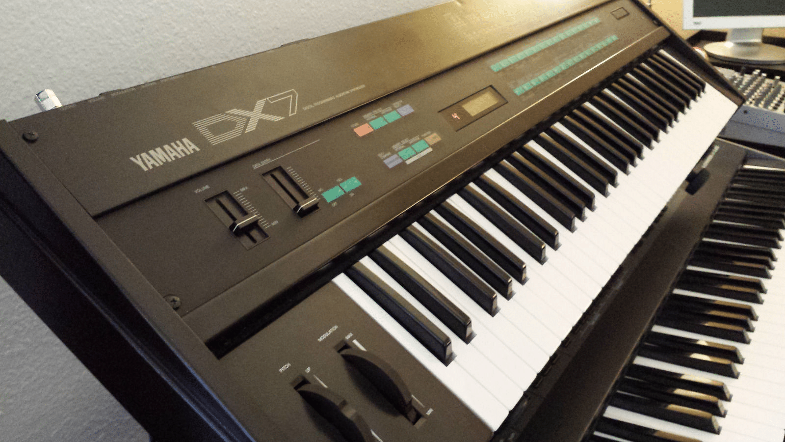 F04: The Yamaha DX7